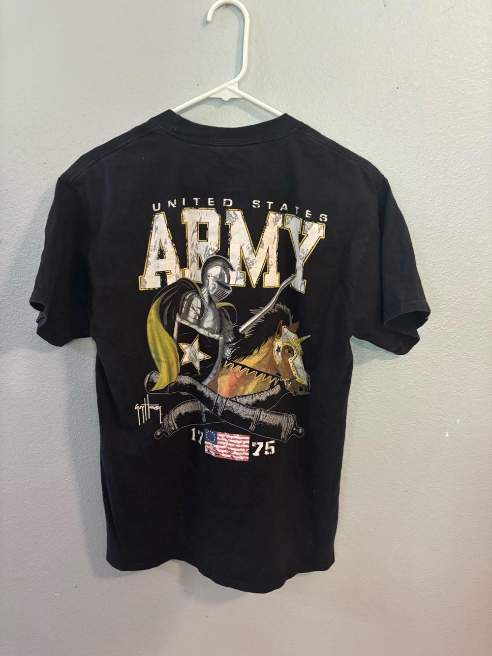 Guy Harvey US Army T Shirt Medium